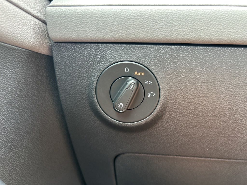 2024 Volkswagen Taos SE photo 24