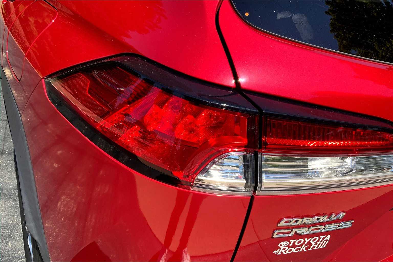 2022 Toyota Corolla Cross LE photo 24