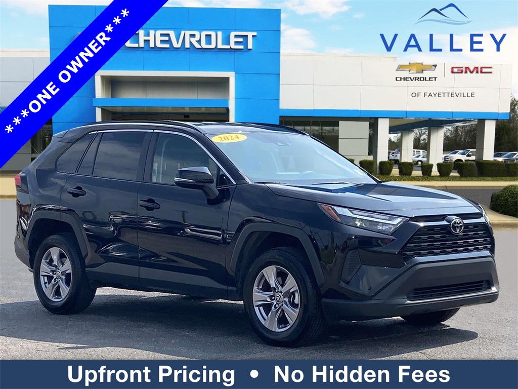 2024 Toyota RAV4 XLE's photo