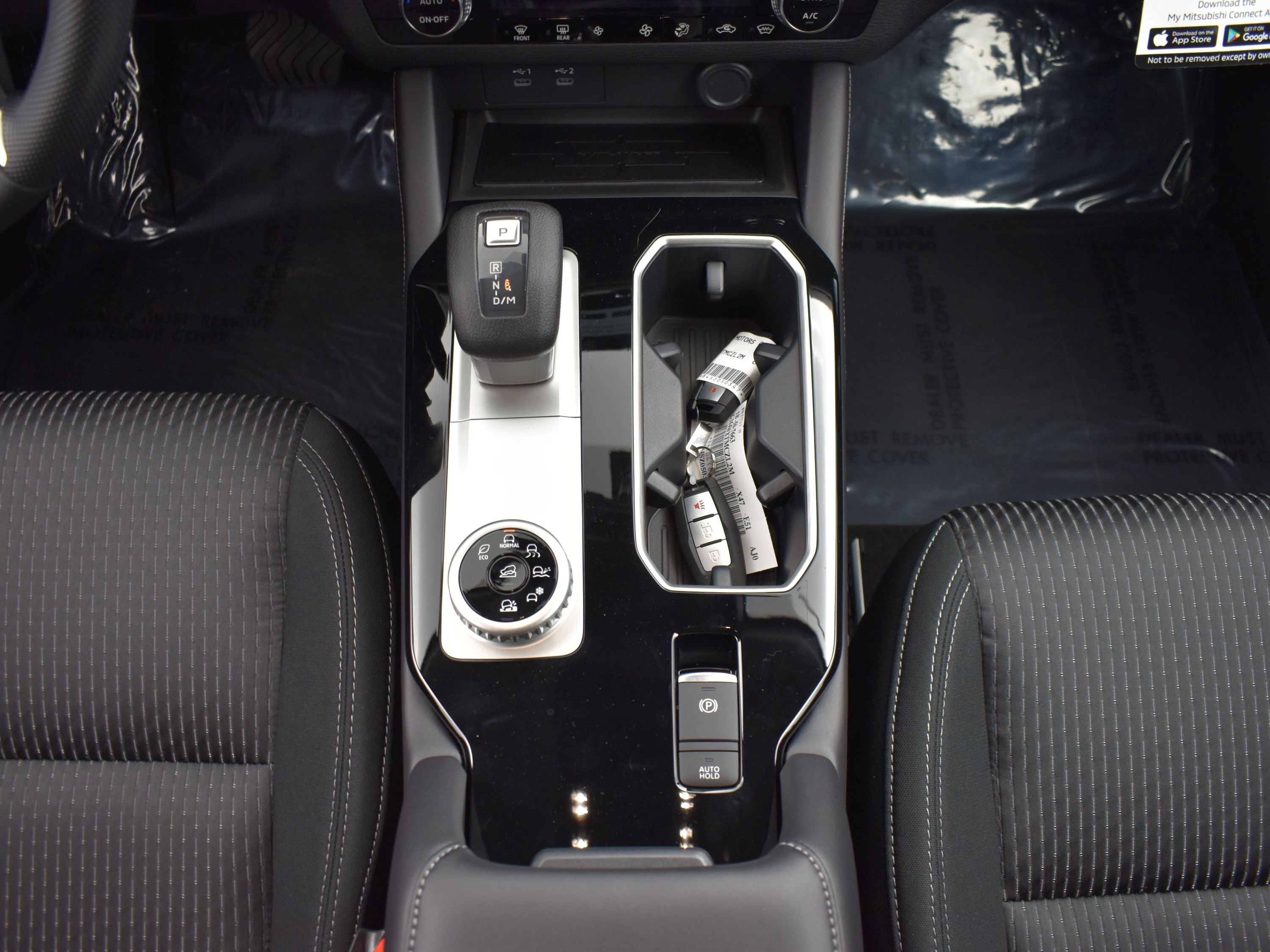 2025 Mitsubishi Outlander ES photo 17