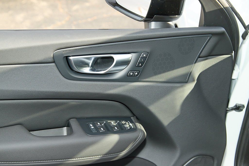 2026 VOLVO XC60 - Image 10