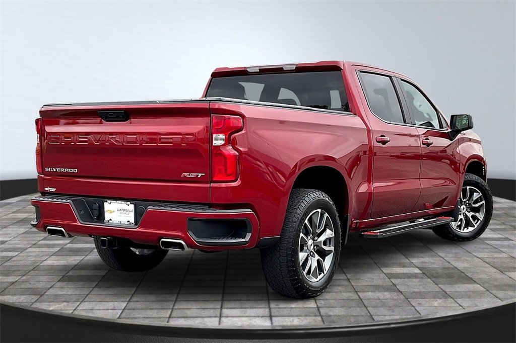 2024 Chevrolet Silverado 1500 RST photo 2