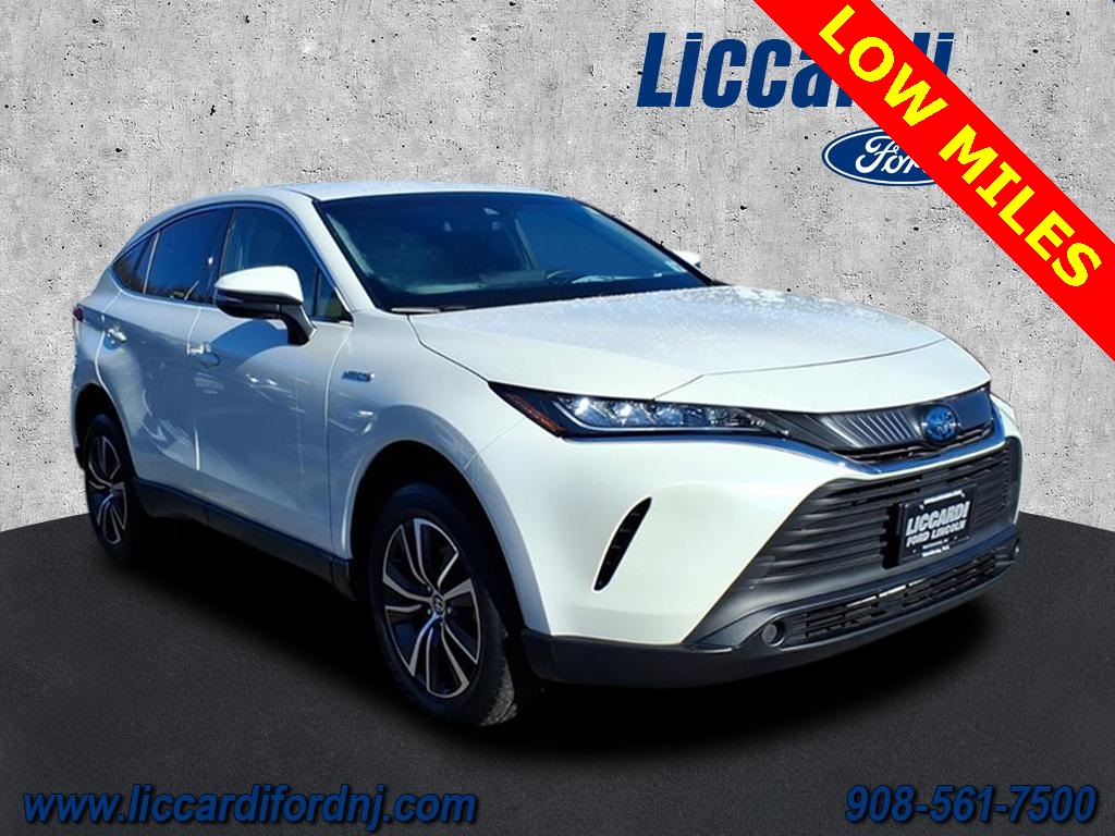 2021 Toyota Venza LE's photo