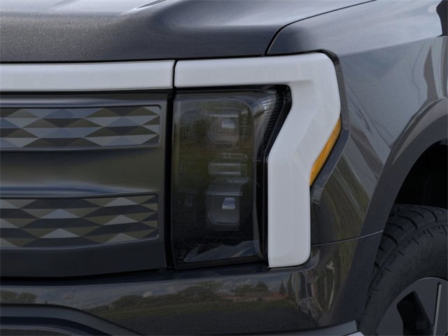 2025 Ford F-150 Lightning Lariat photo 18