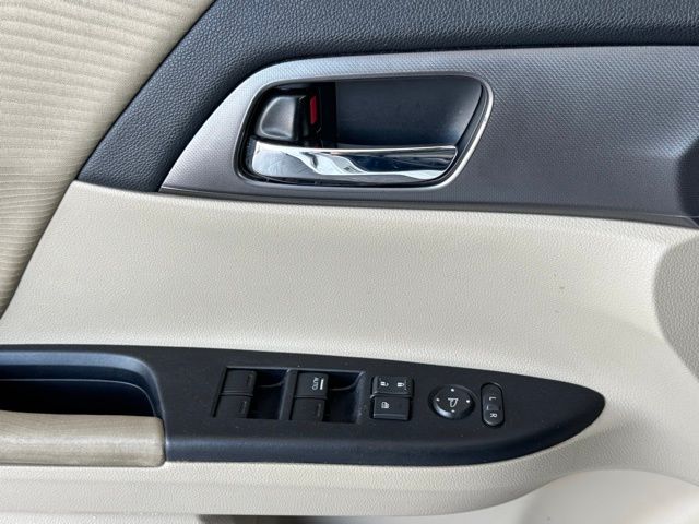 2015 Honda Accord LX photo 31