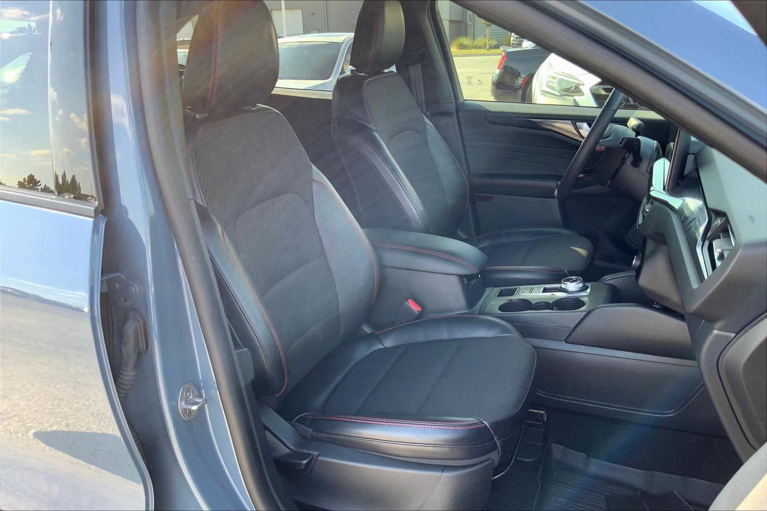 2024 Ford Escape ST-Line photo 7