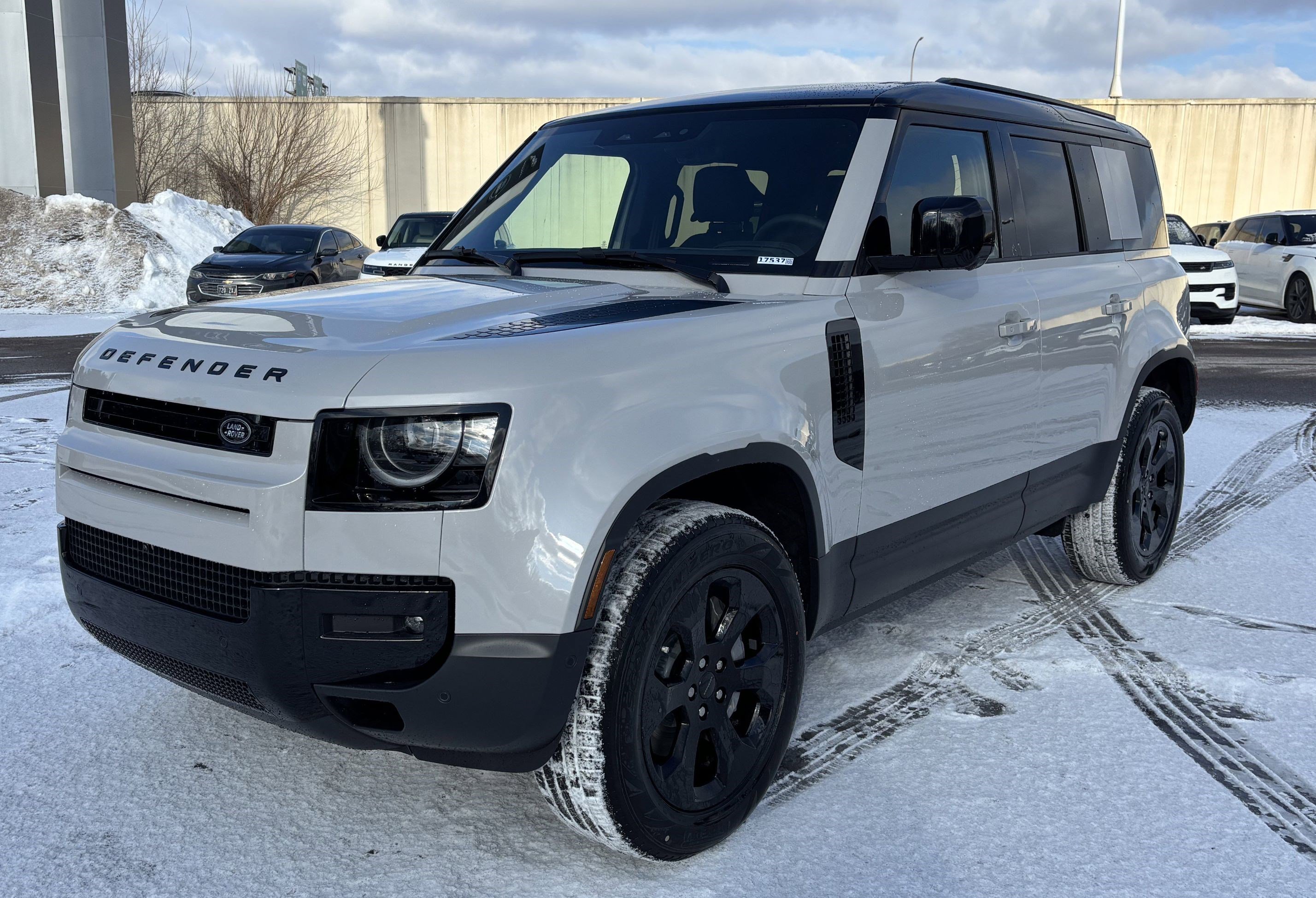 2026 Land Rover Defender S's photo