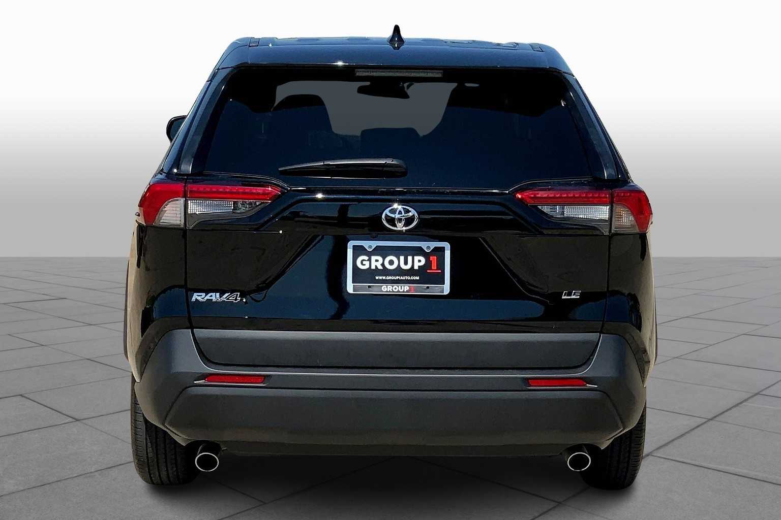 2025 Toyota RAV4 LE photo 4