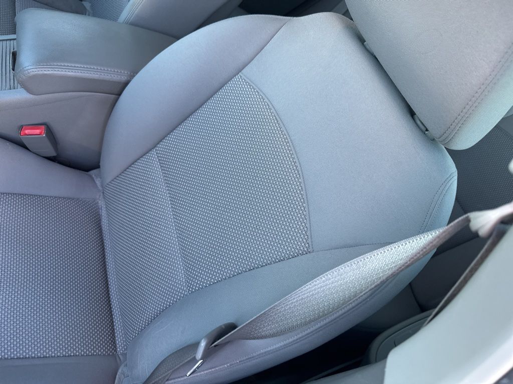 2010 Chevrolet Malibu LS photo 3