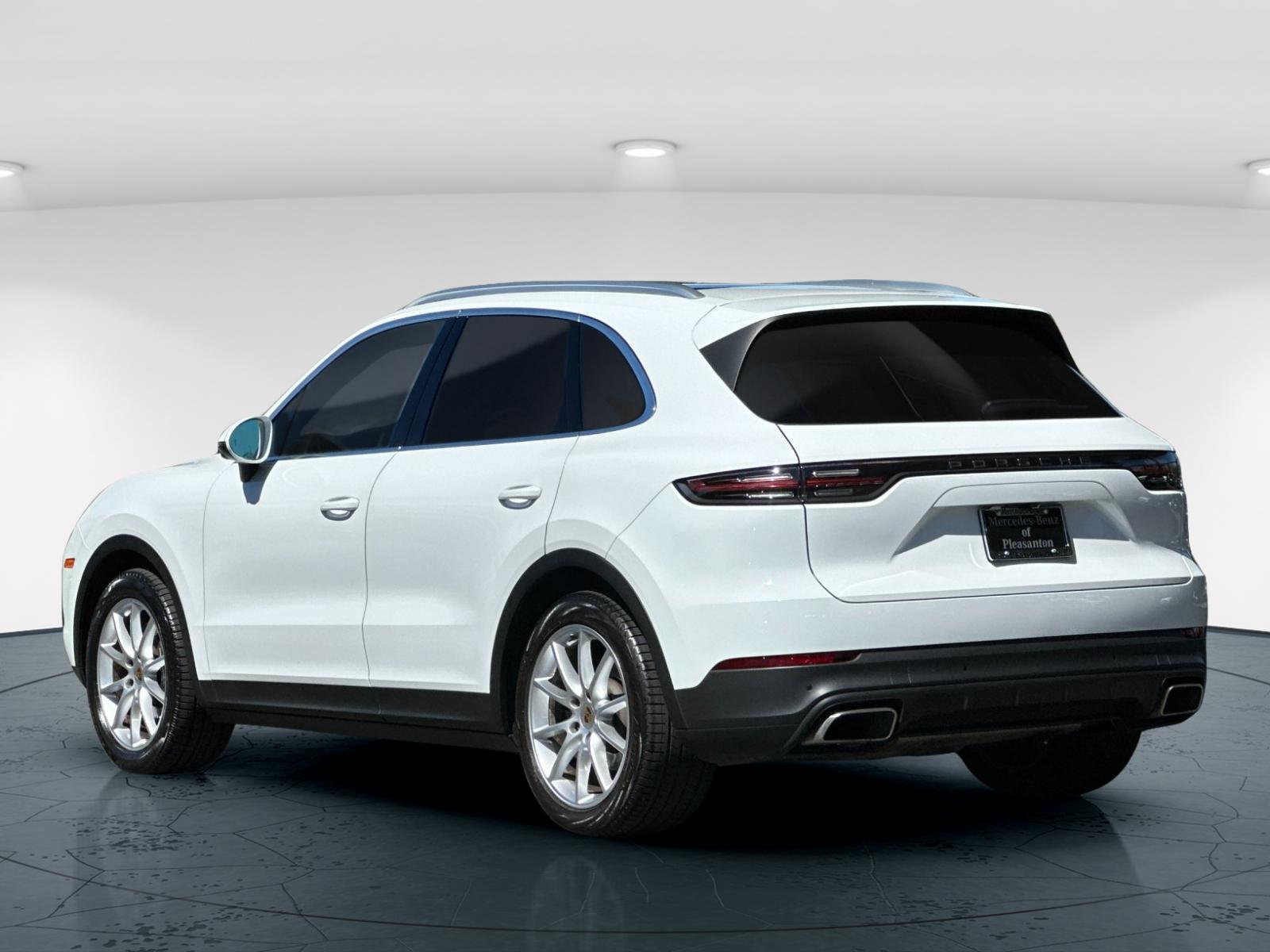 2023 Porsche Cayenne Base photo 2