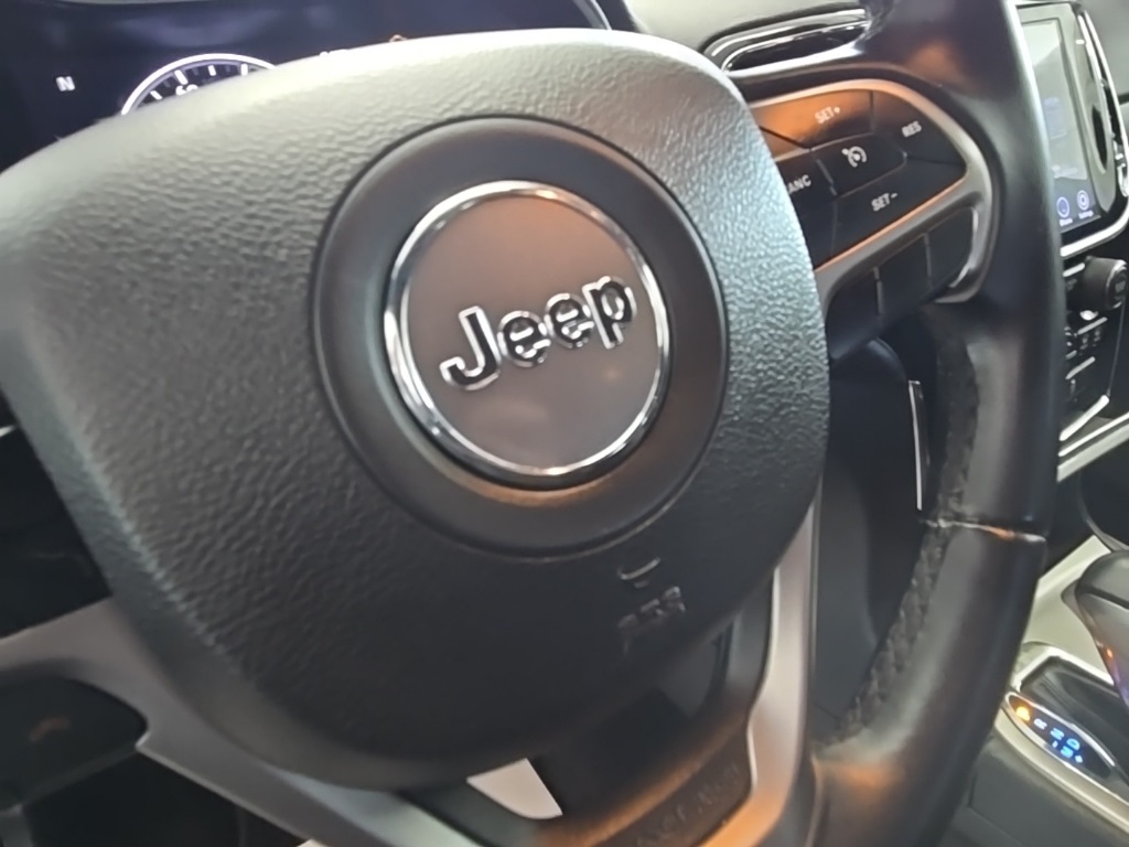 2019 Jeep Grand Cherokee Laredo E photo 28