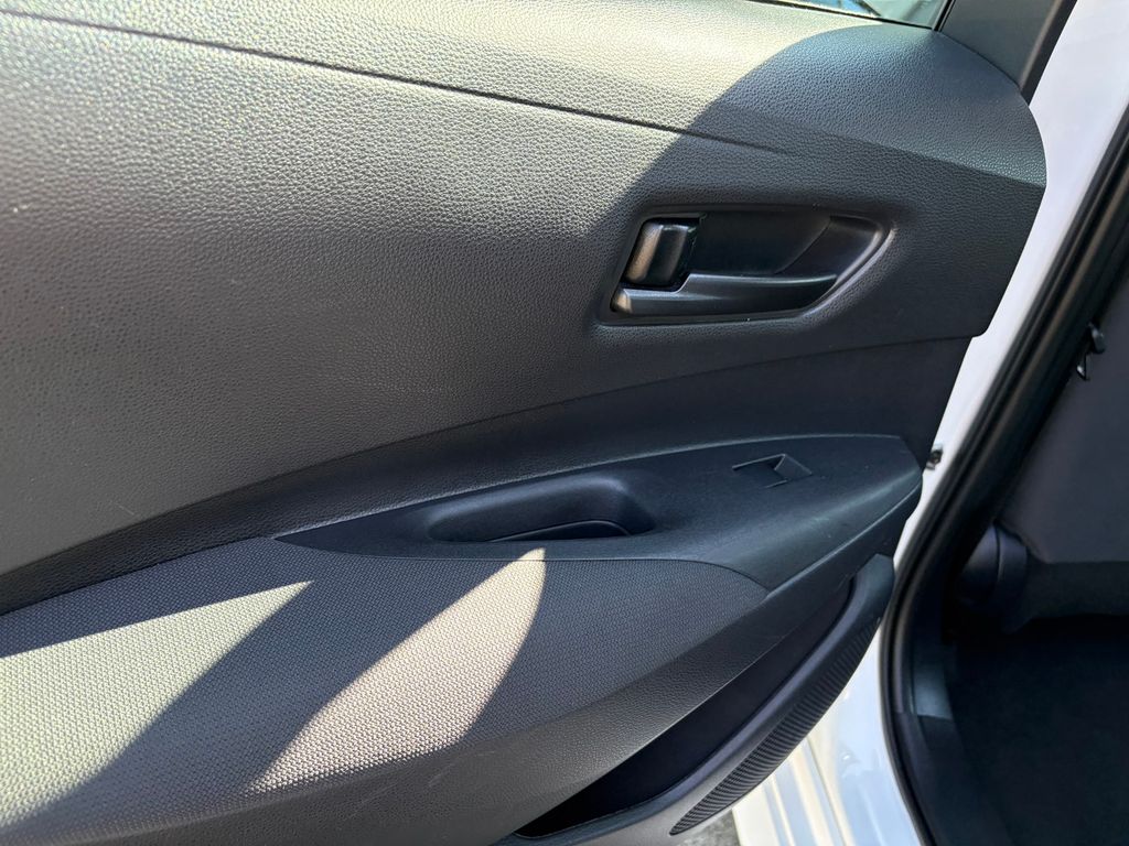 2022 Toyota Corolla LE photo 26