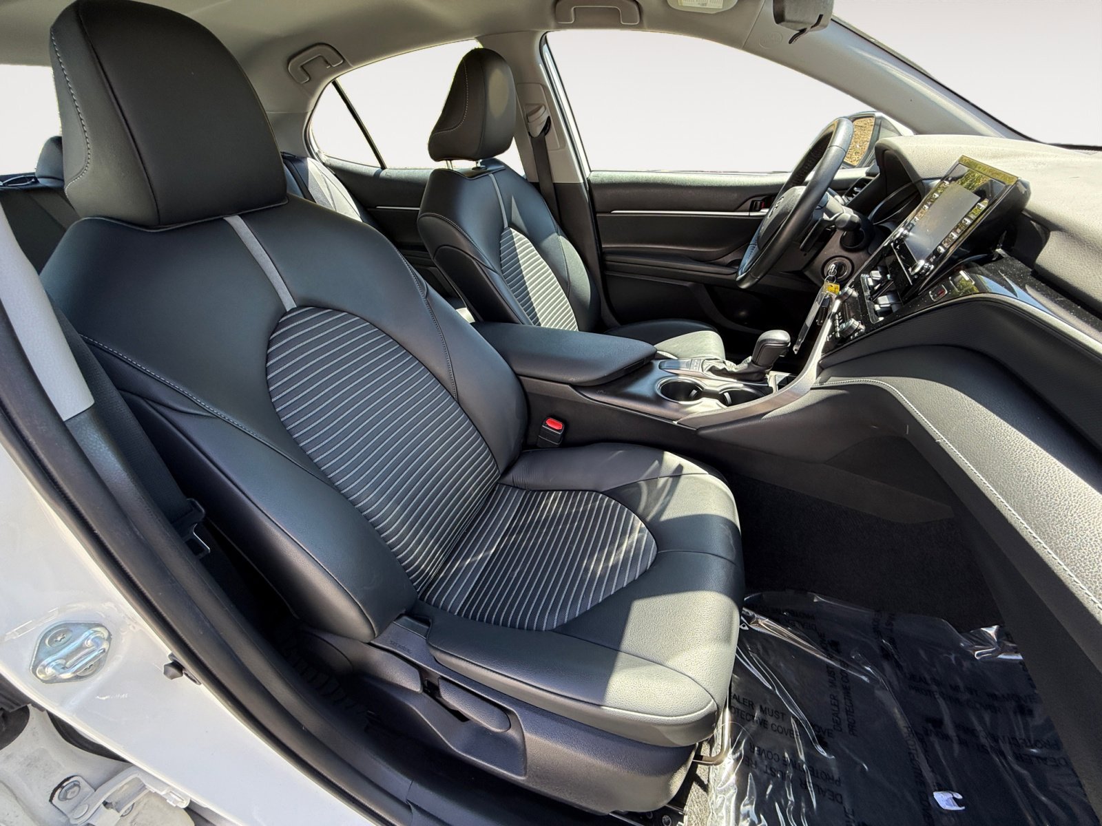2022 Toyota Camry SE photo 19