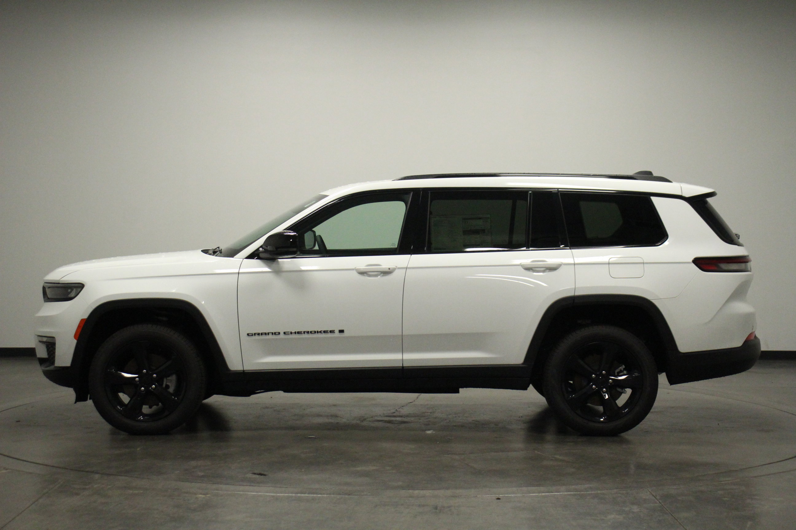2025 Jeep Grand Cherokee Limited photo 4