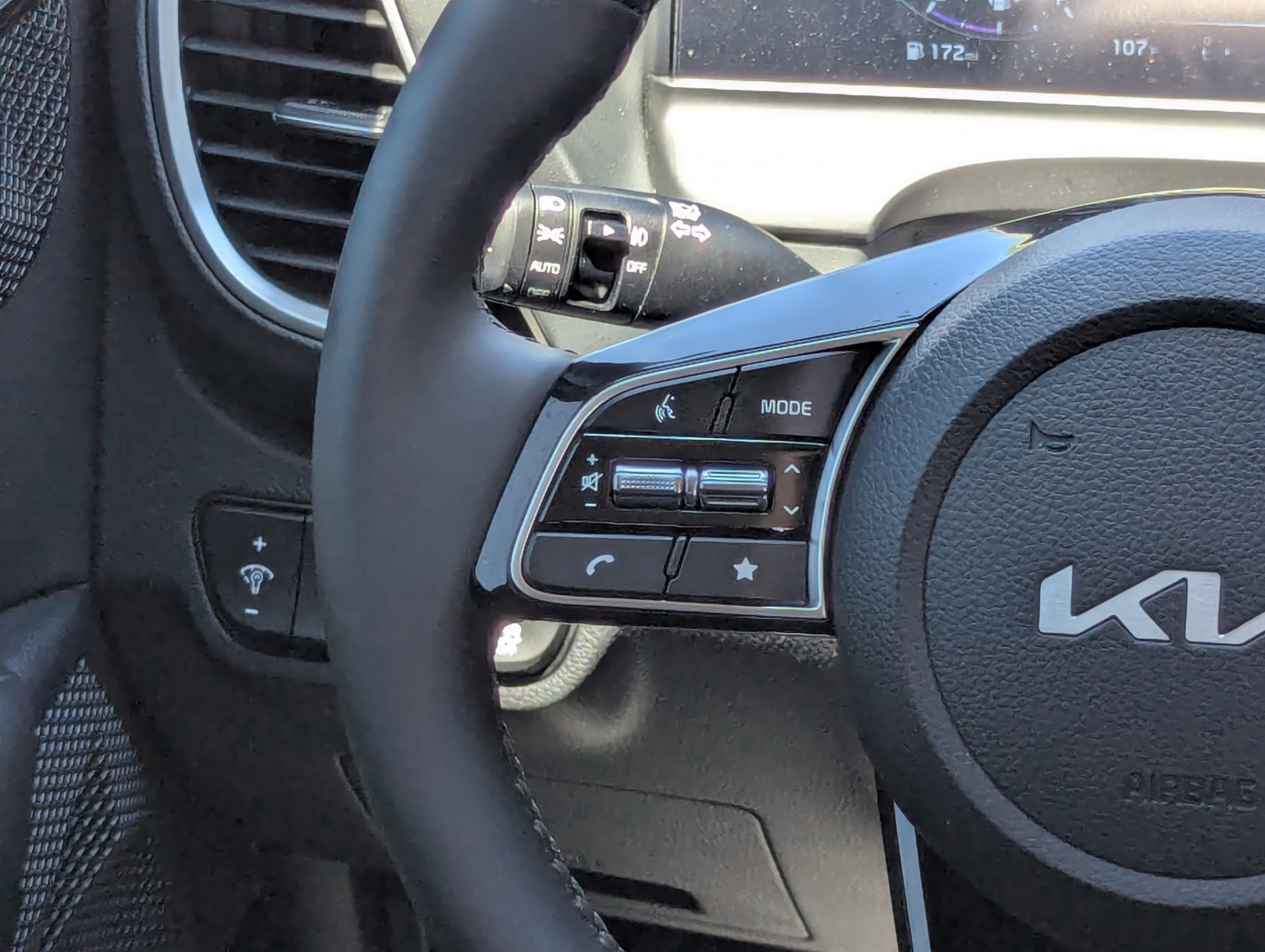 2025 Kia Seltos EX photo 2
