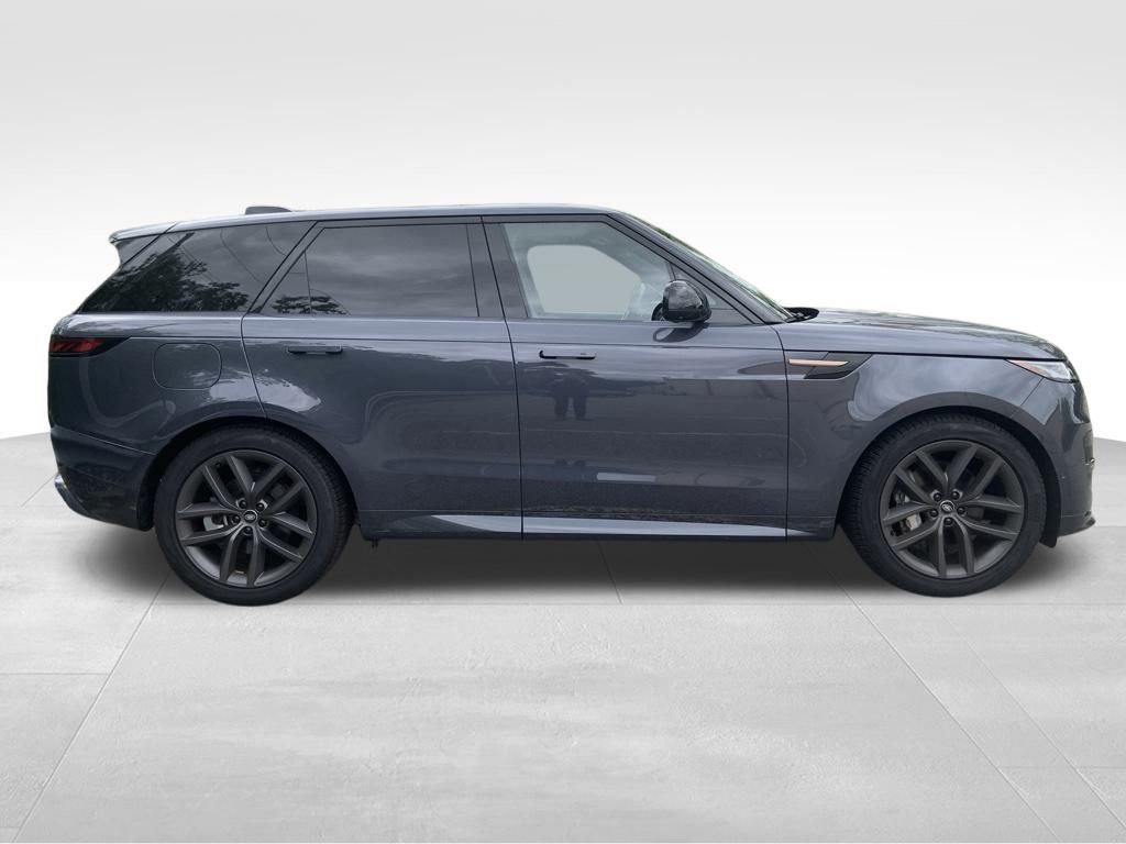 2025 Land Rover Range Rover Sport SE photo 2