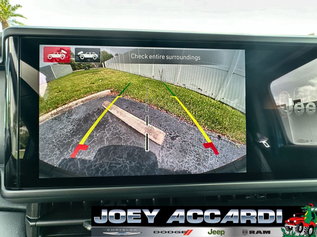 2025 Jeep Wrangler Sahara photo 17