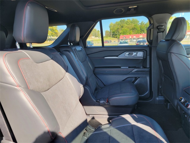 2025 Ford Explorer ST photo 10