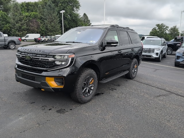 2025 Ford Expedition photo 2