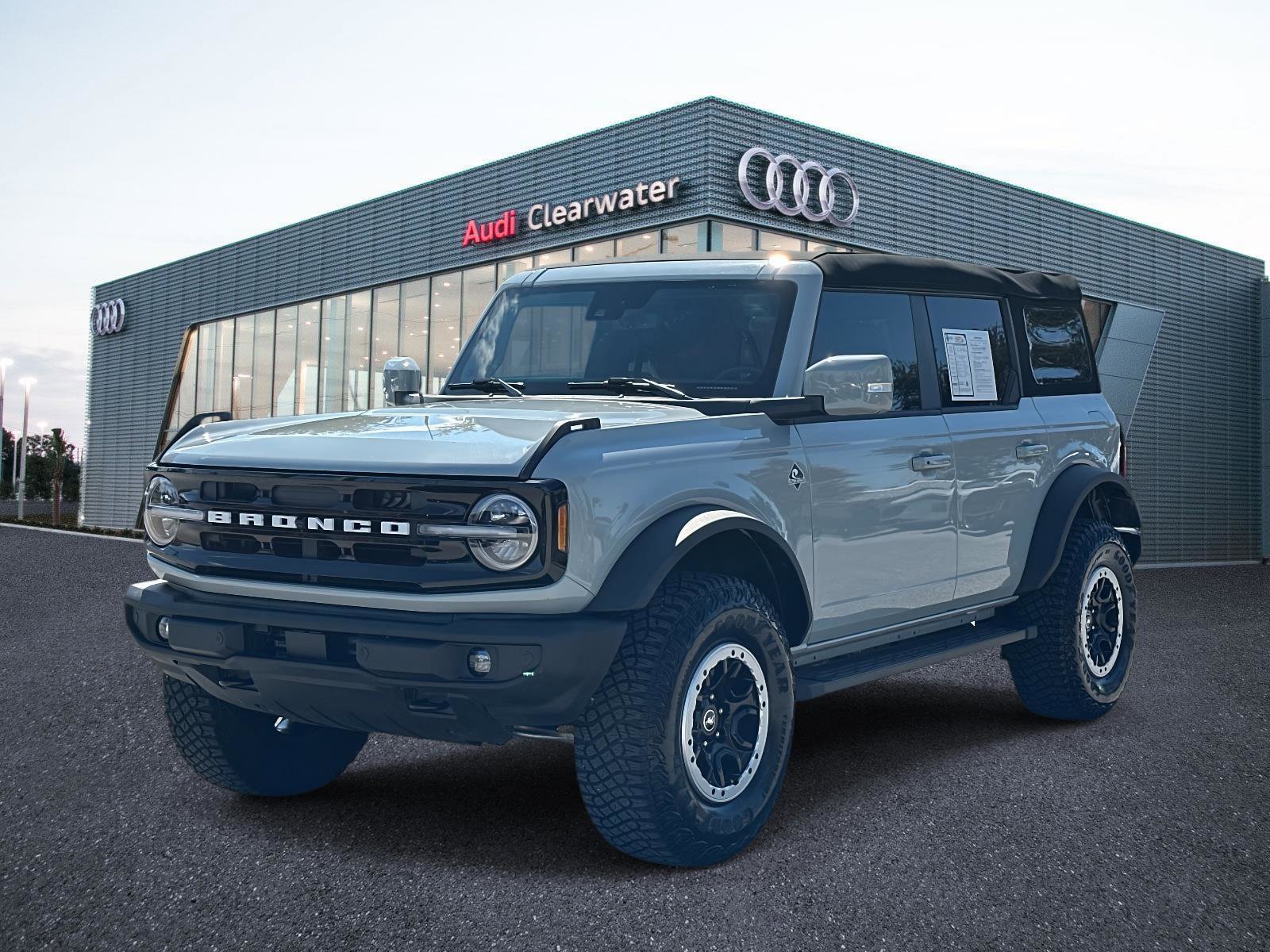 2023 Ford Bronco 4-Door Outer Banks's photo