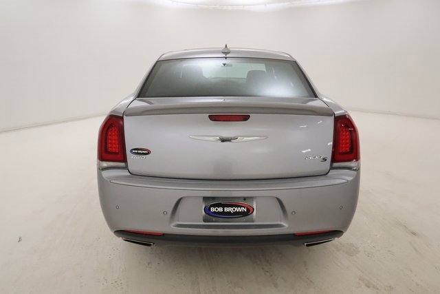 2018 Chrysler 300 photo 3