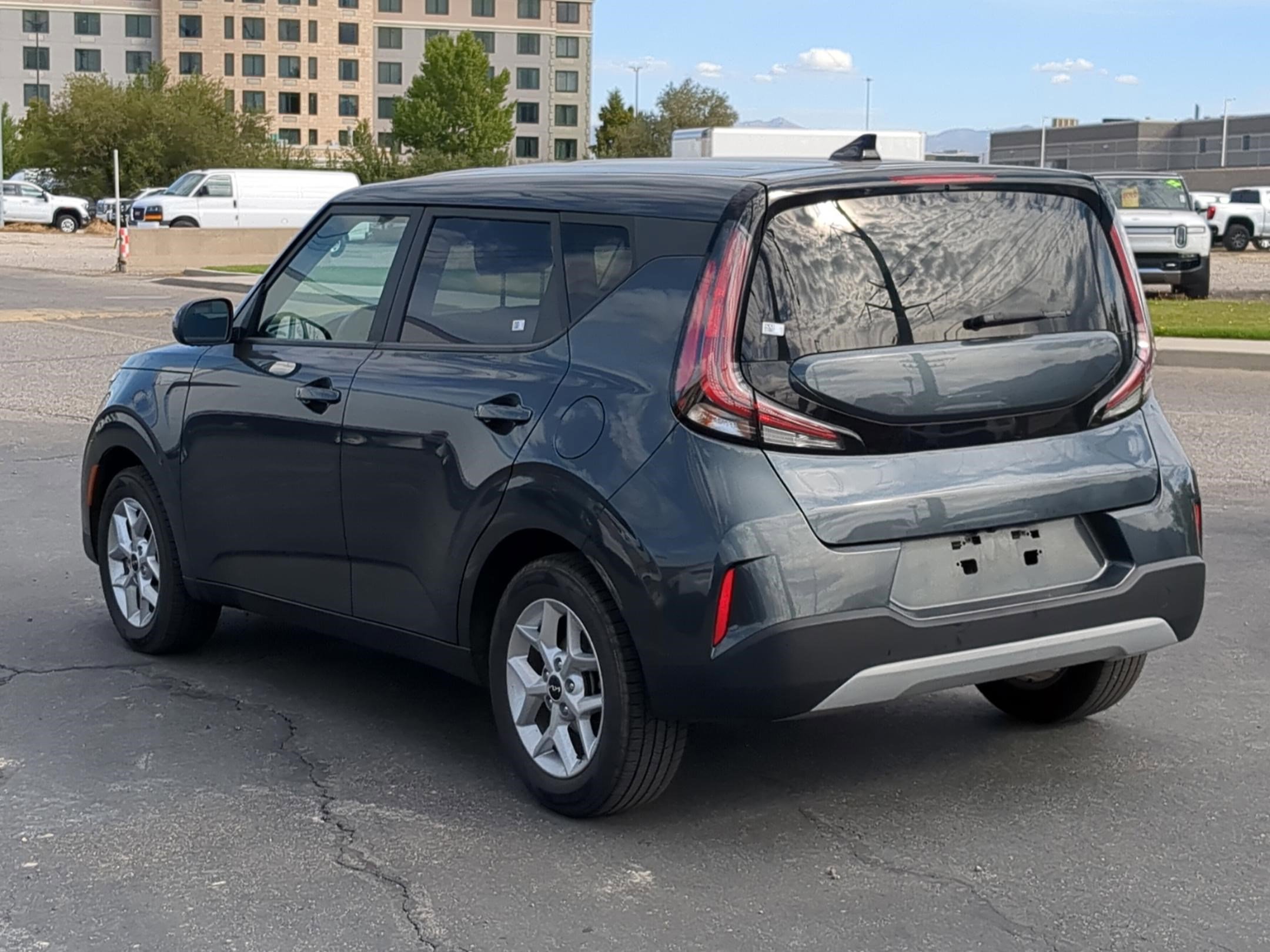 2023 Kia Soul LX photo 3