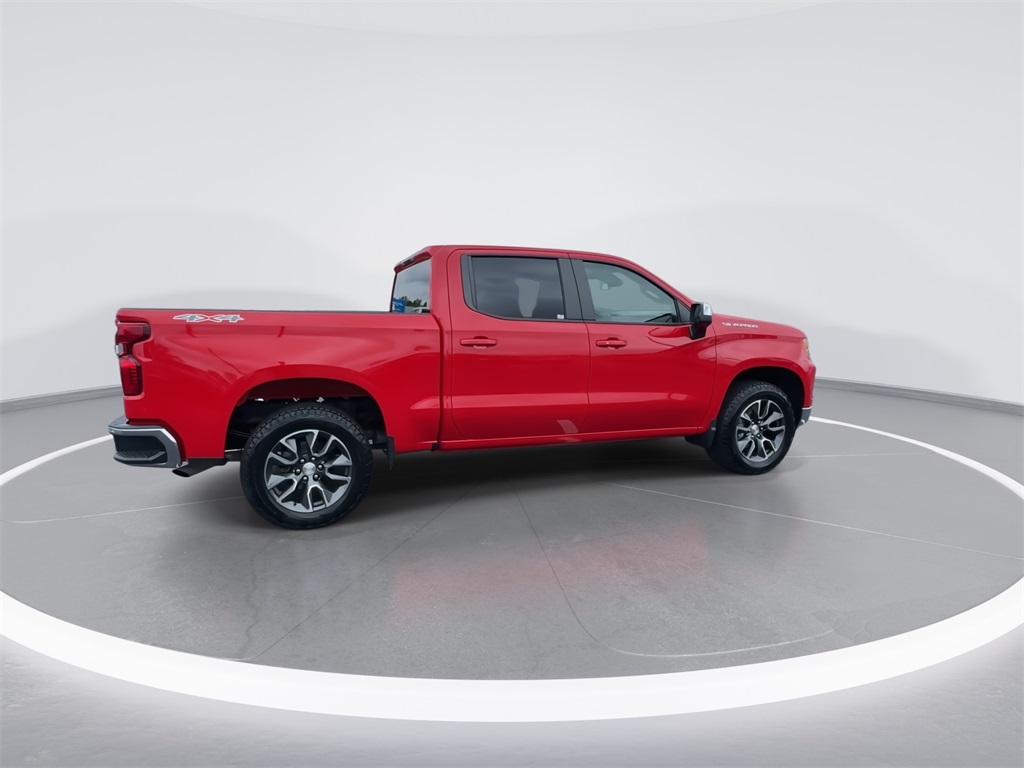 2022 Chevrolet Silverado 1500 LT photo 2