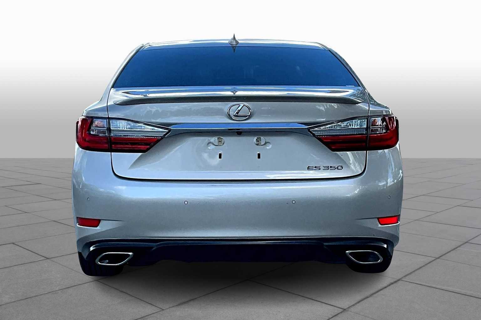 2017 Lexus ES 350 photo 4