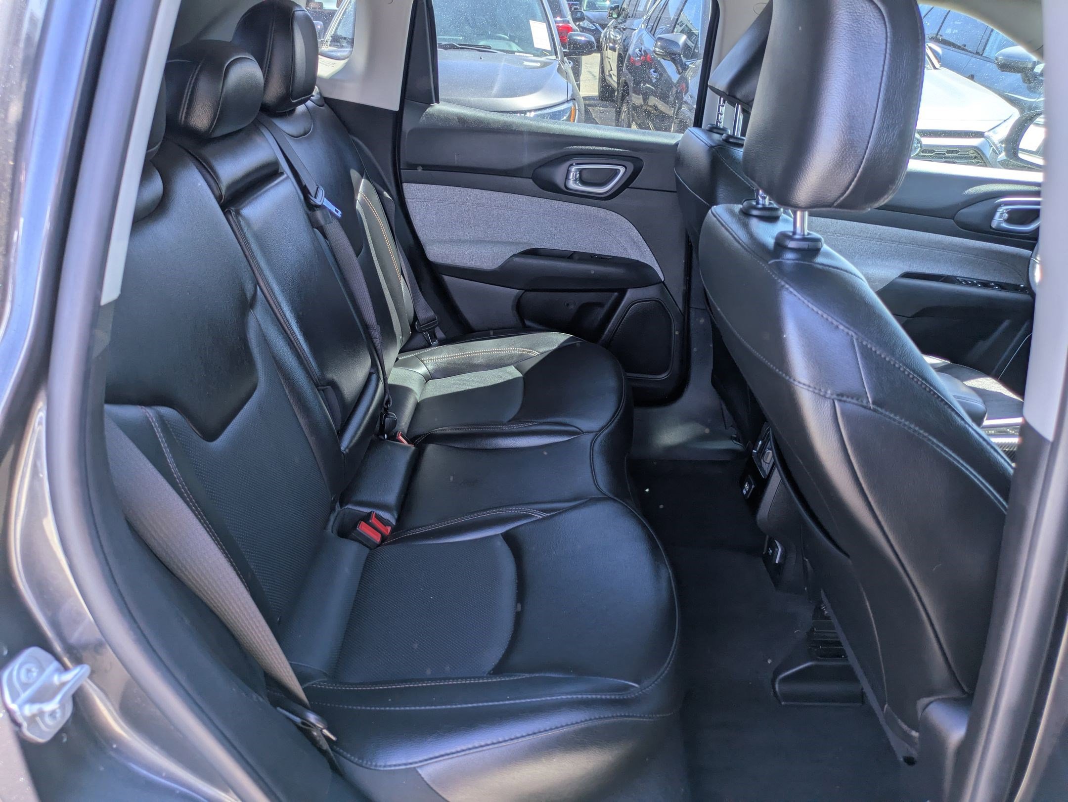 2022 Jeep Compass Latitude Lux photo 28