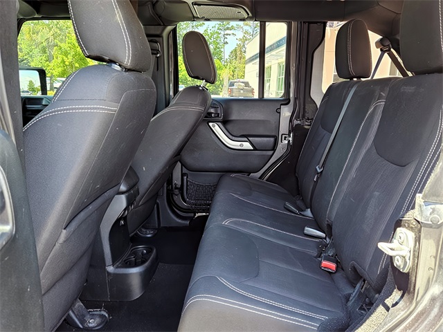 2017 Jeep Wrangler Unlimited Sahara photo 6