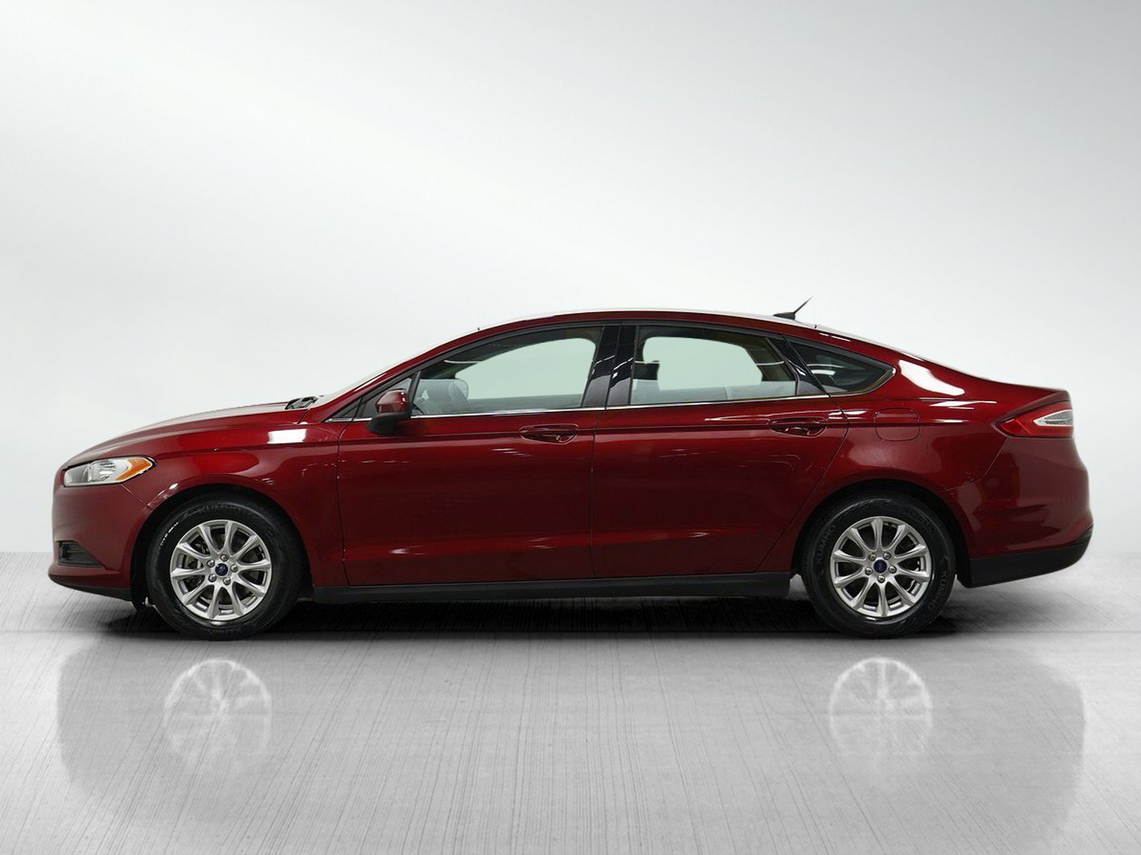 2015 Ford Fusion S photo 2