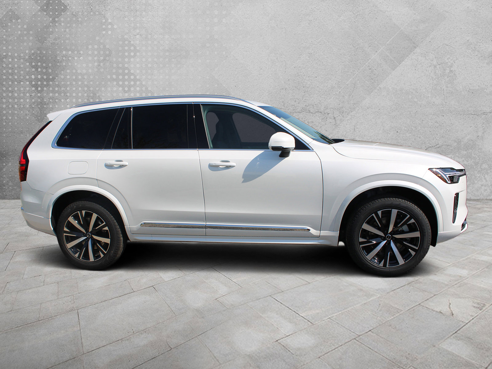 2026 Volvo XC90 B5 Core photo 2