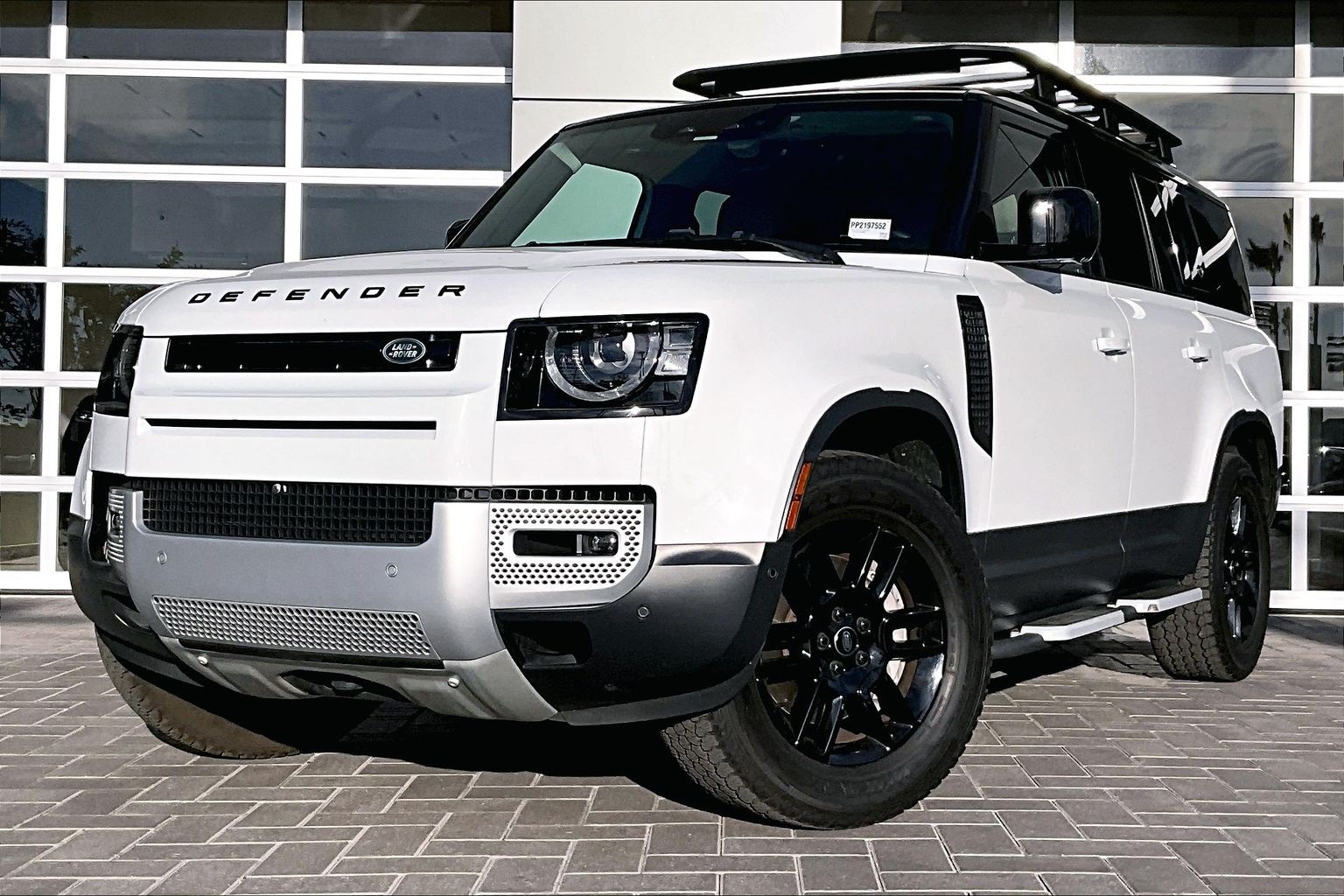 2023 Land Rover Defender SE's photo