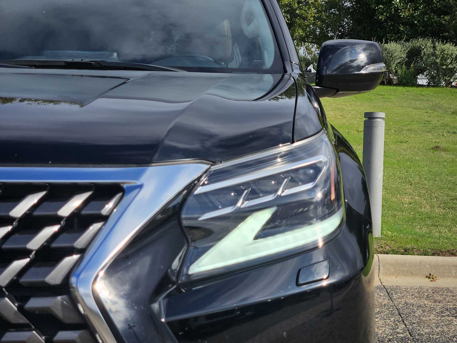 2023 Lexus GX 460 Luxury photo 3