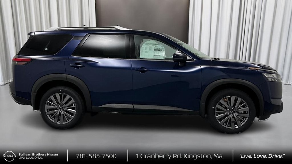 2025 Nissan Pathfinder SL photo 3