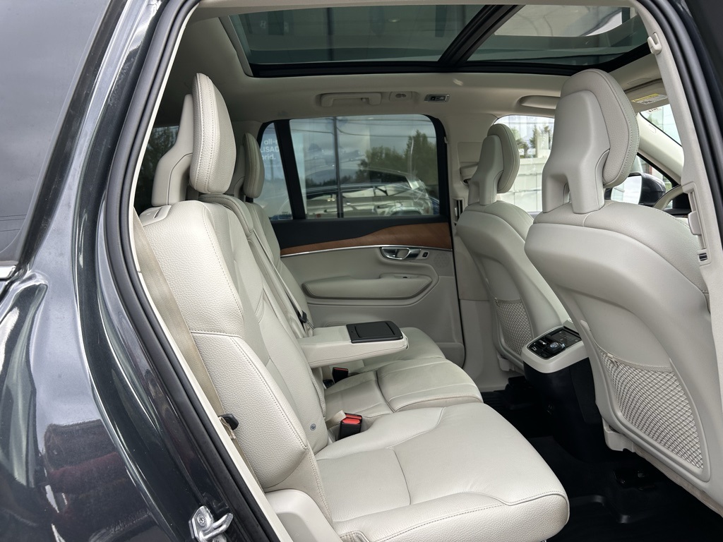 2021 Volvo XC90 T5 Momentum photo 27