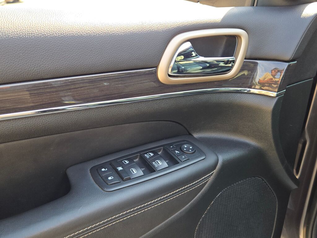 2015 Jeep Grand Cherokee Overland photo 22