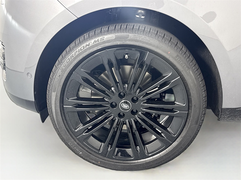 2025 Land Rover Range Rover SE photo 26