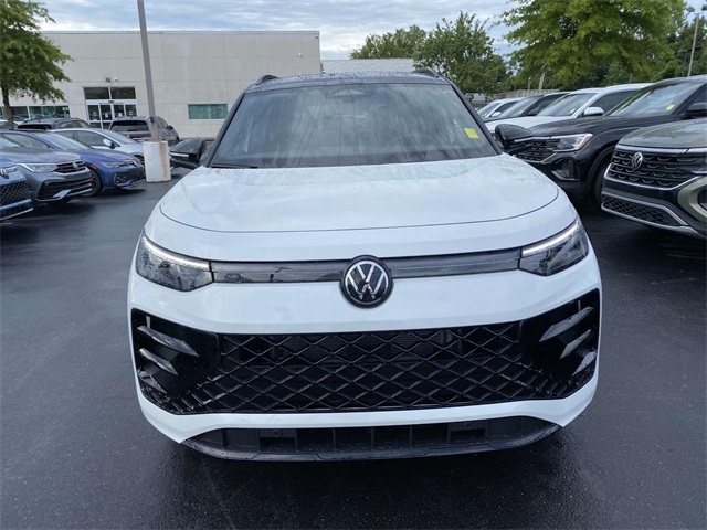 2025 Volkswagen Tiguan SE R-Line Black photo 2