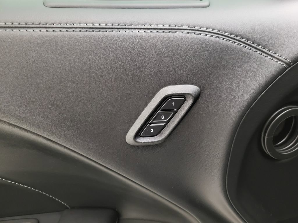 2023 Dodge Challenger R/T photo 3