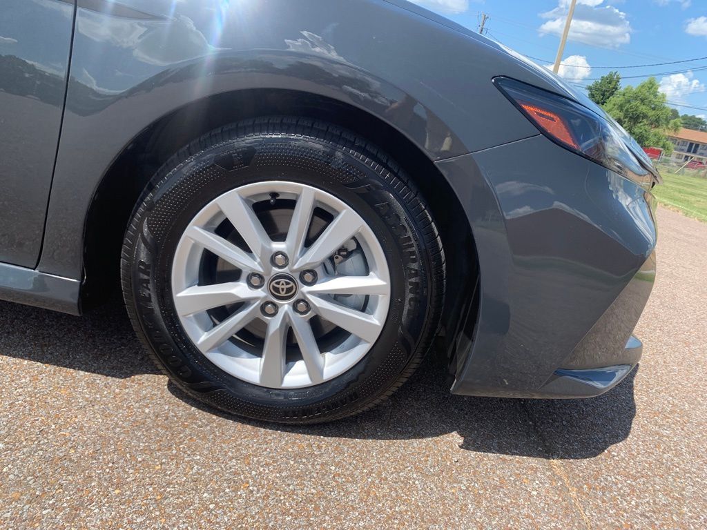 2025 Toyota Camry LE photo 9
