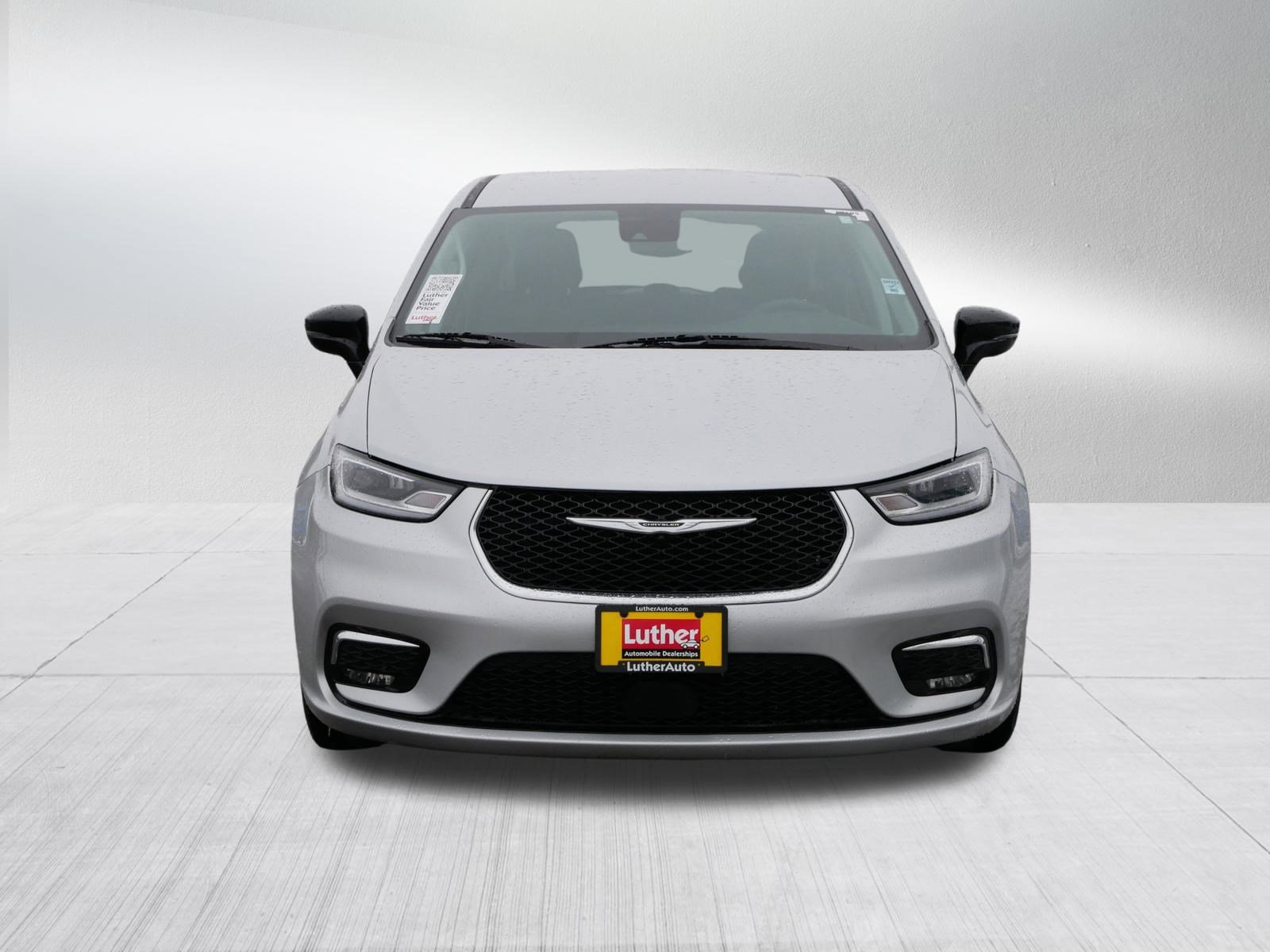 Used 2024 Chrysler Pacifica Touring L with VIN 2C4RC1BG6RR159218 for sale in Brooklyn Center, Minnesota