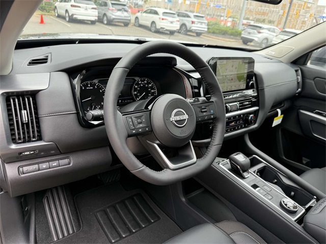 2025 Nissan Pathfinder SL photo 2