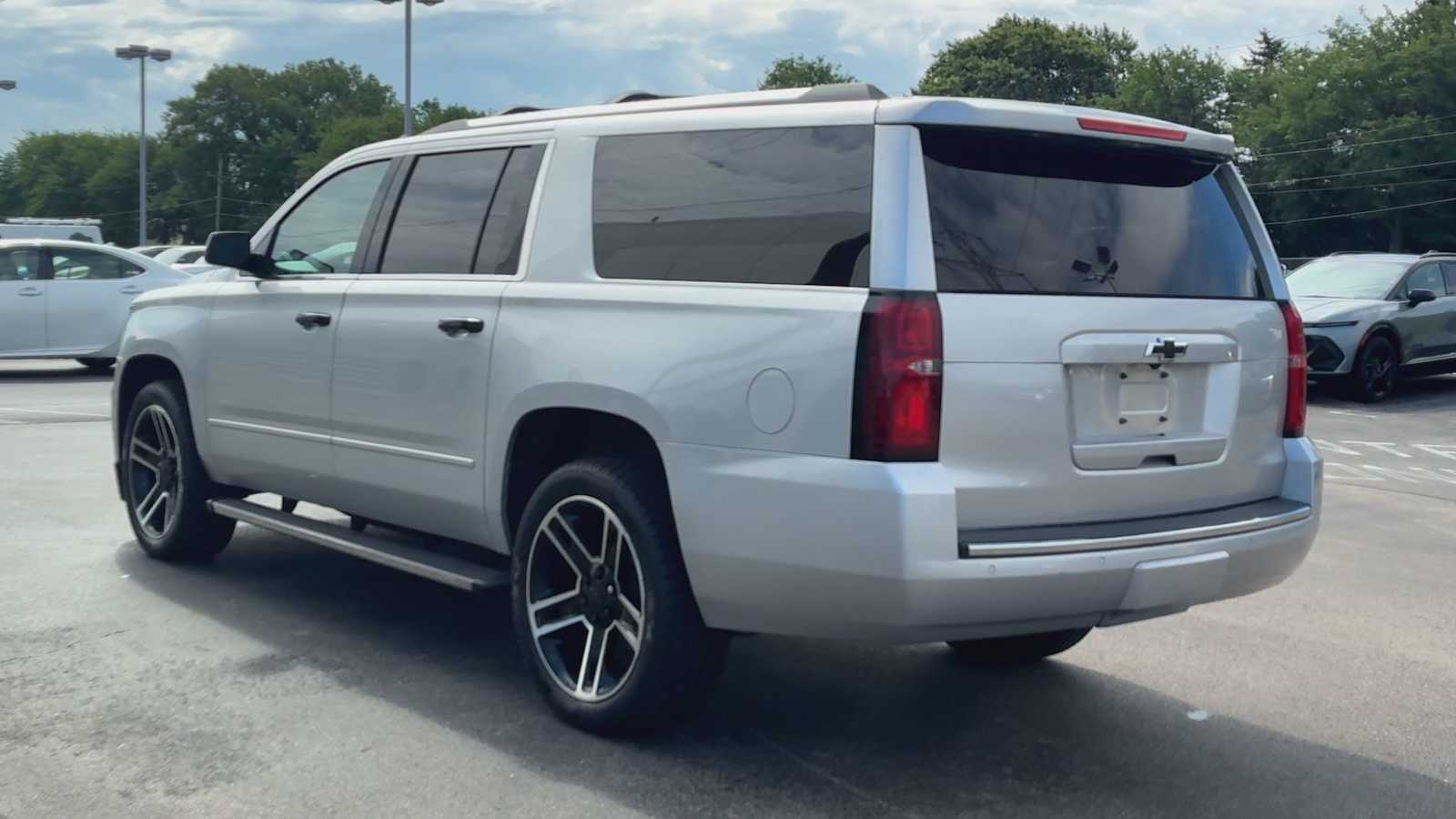 2020 Chevrolet Suburban Premier photo 4