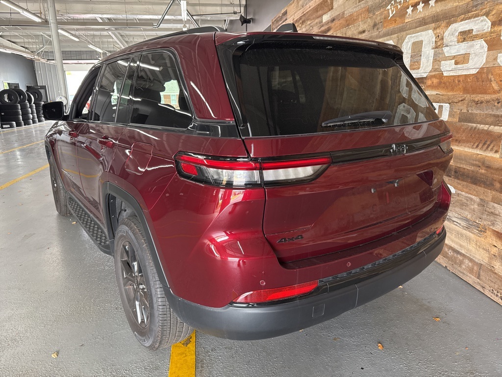 2024 Jeep Grand Cherokee Altitude photo 7