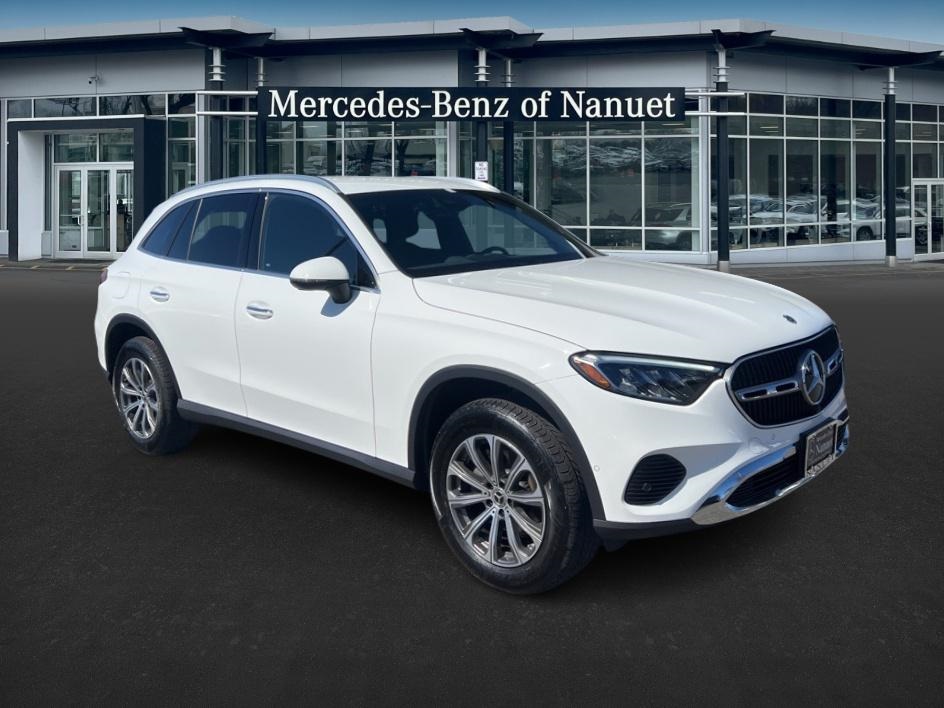 2025 Mercedes Benz GLC 300 4MATIC photo 2