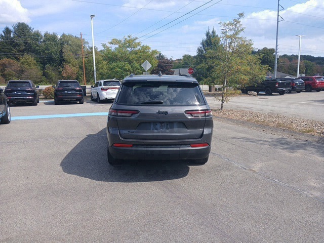 2023 Jeep Grand Cherokee Altitude photo 4