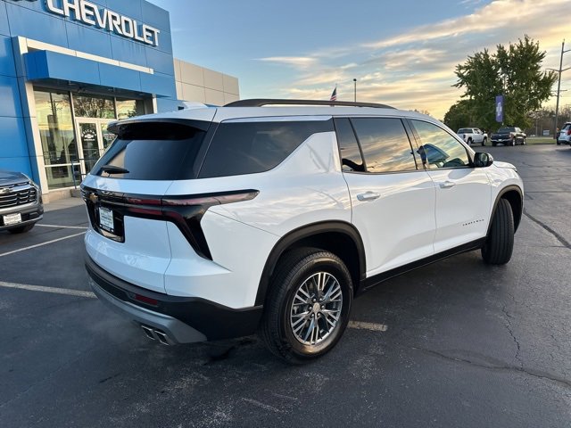 2025 Chevrolet Traverse photo 2