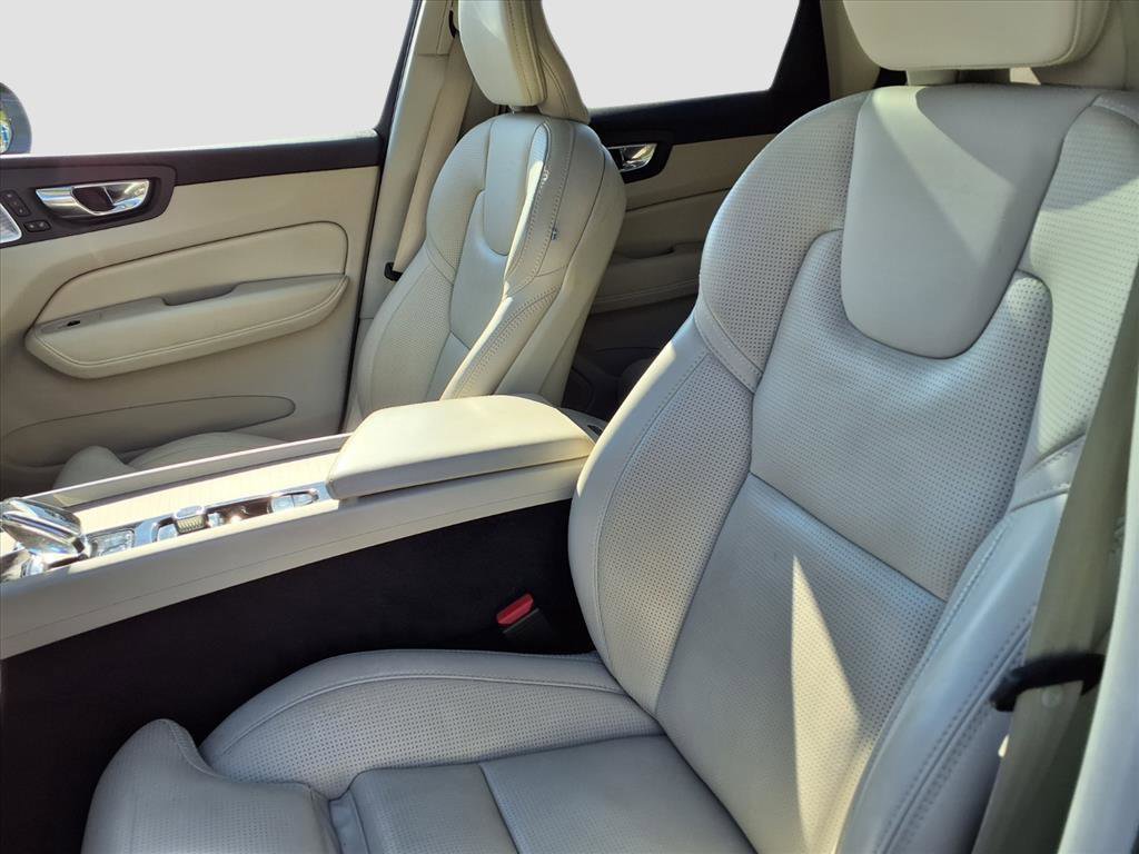 2021 Volvo XC60 Recharge T8 Inscription photo 11