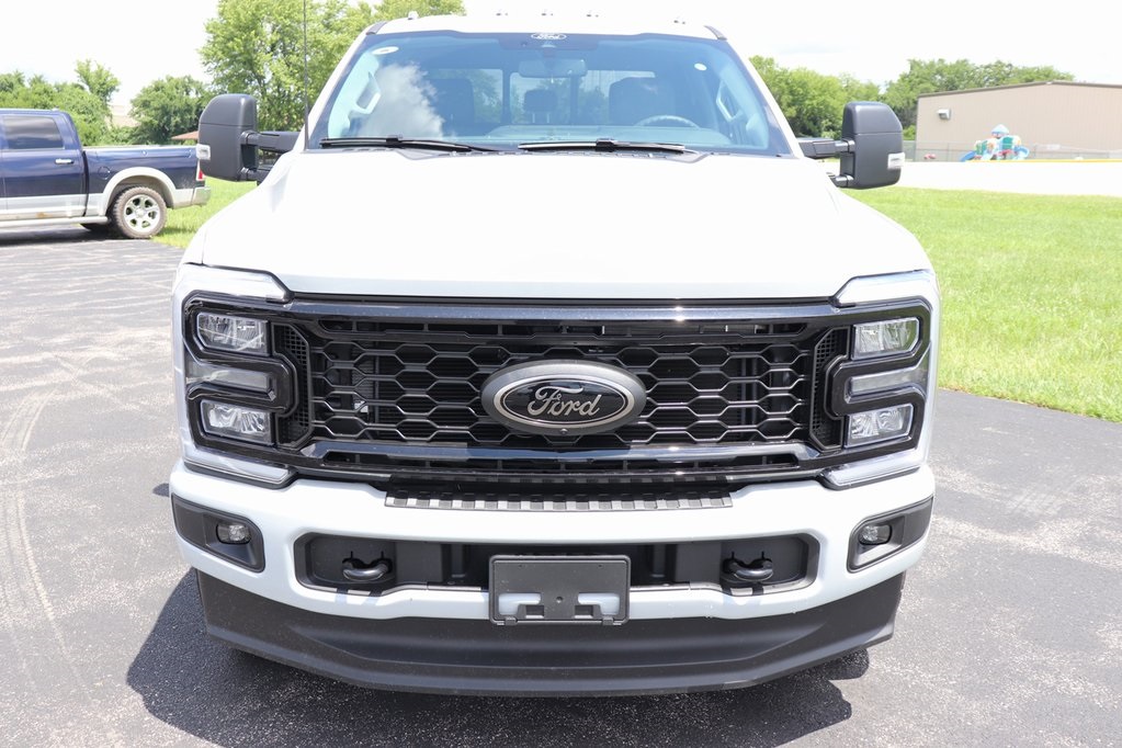 2025 Ford F-350 XLT photo 4